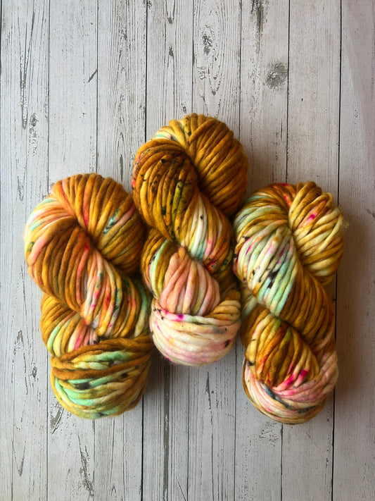 PRE-ORDER | Super Bulky - Gold Dust Woman