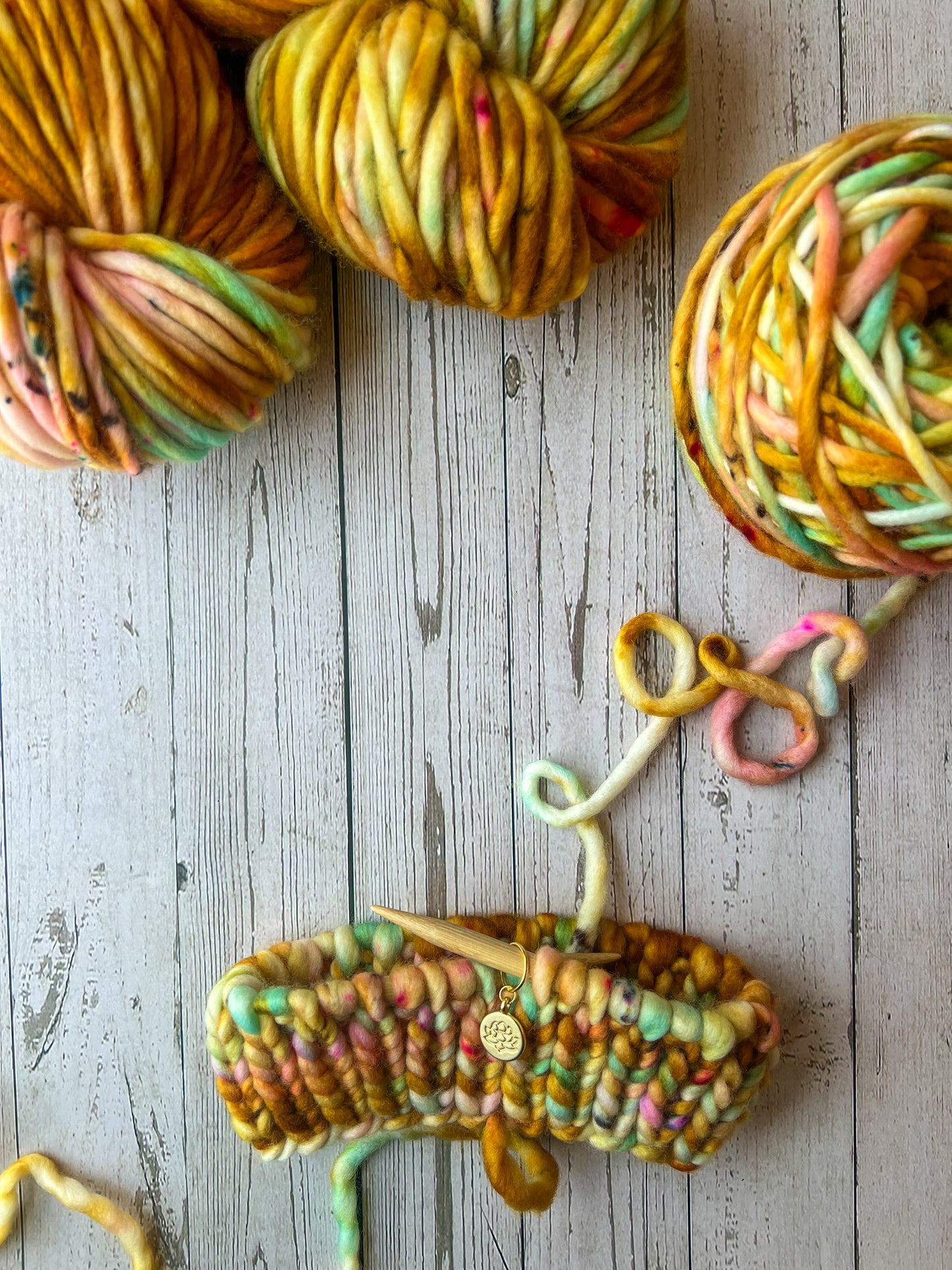 PRE-ORDER | Super Bulky - Gold Dust Woman