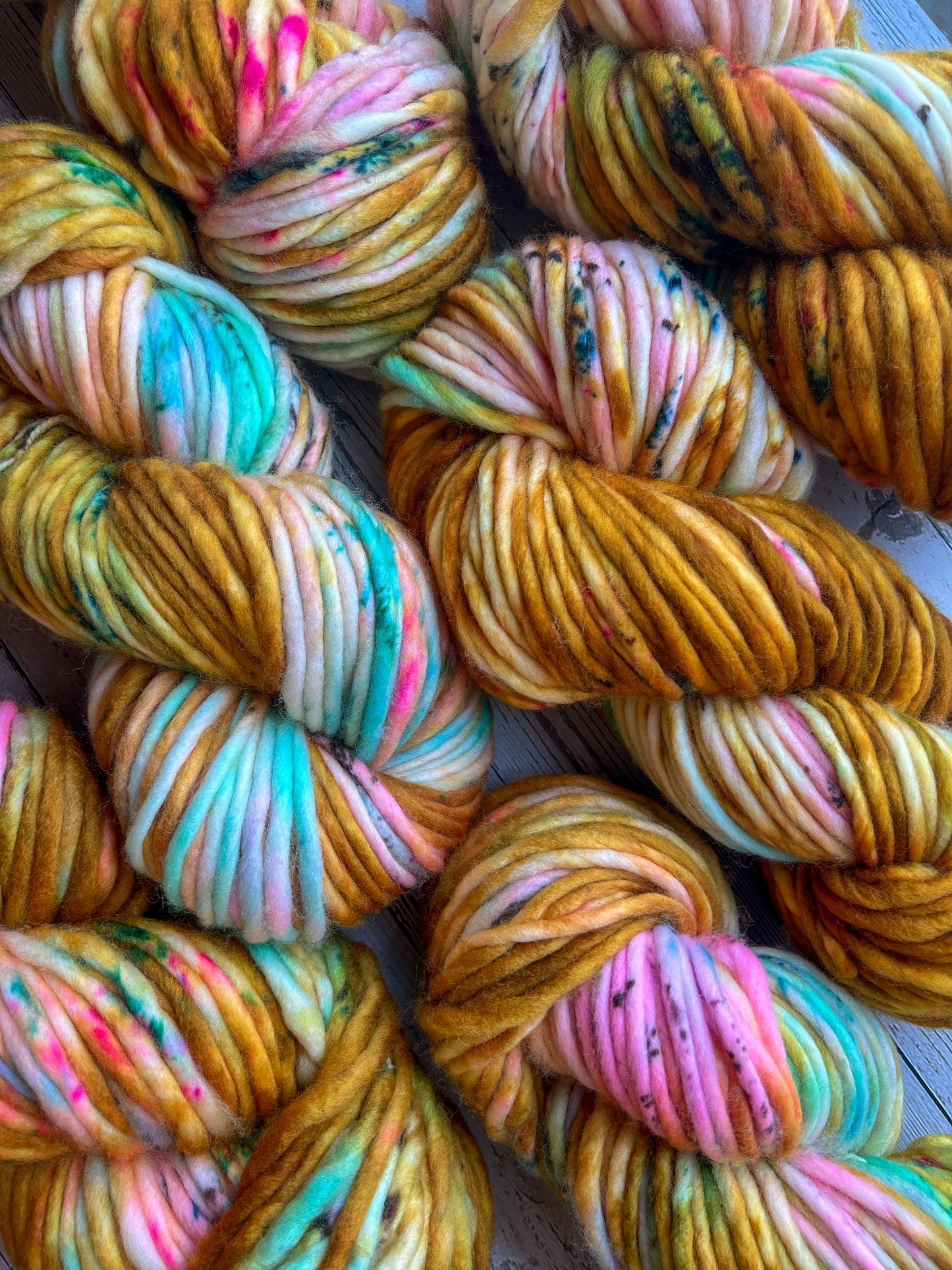 PRE-ORDER | Super Bulky - Gold Dust Woman